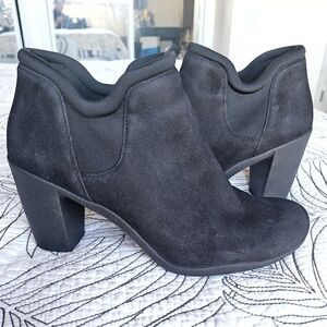 EUC Clarks Artisan Adya Bella Suede Black Slip-on Ankle Bootie Heels Black 10
